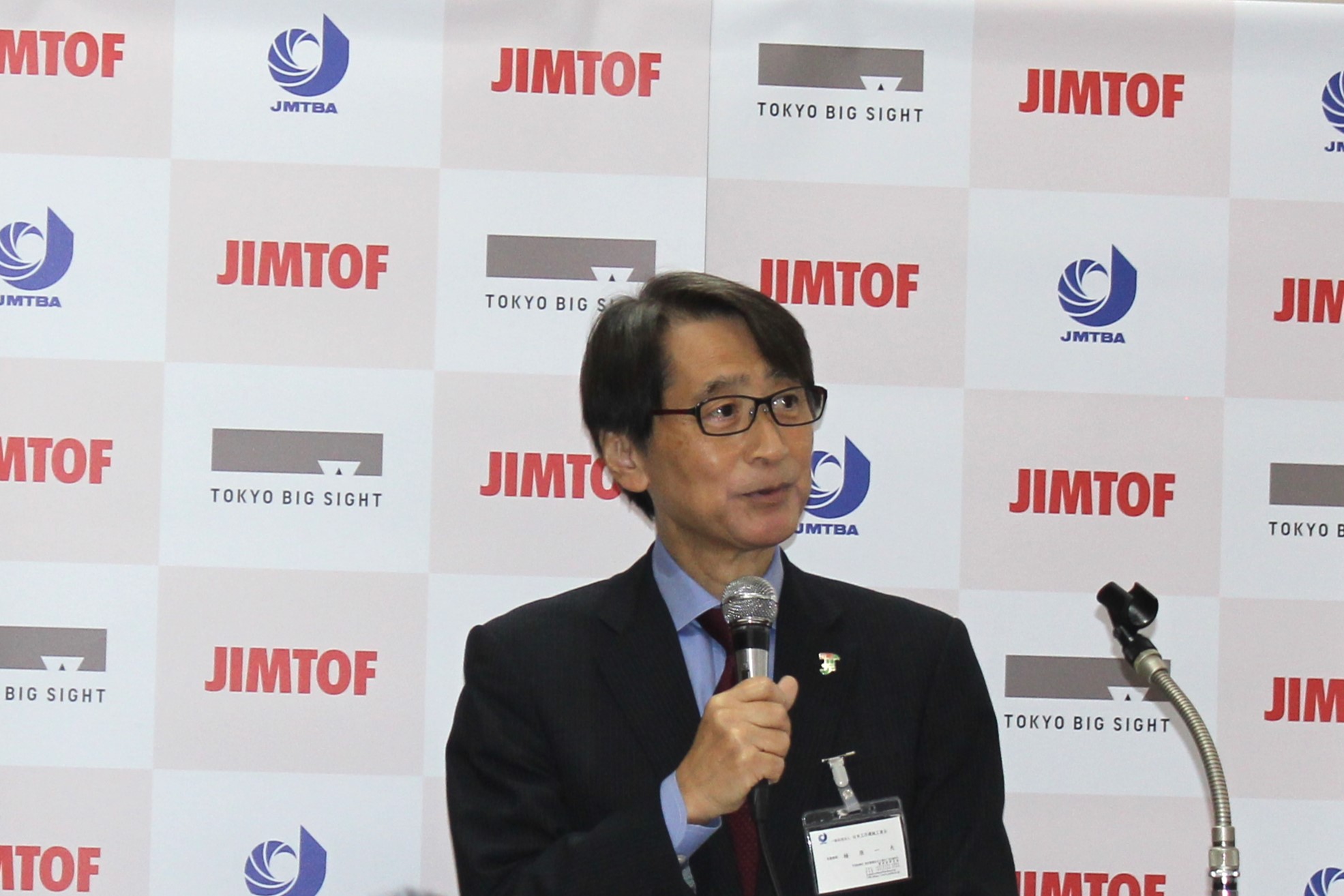 JIMTOF2024記者発表会　挨拶する柚原氏　bmt　ベアリング＆モーション・テック